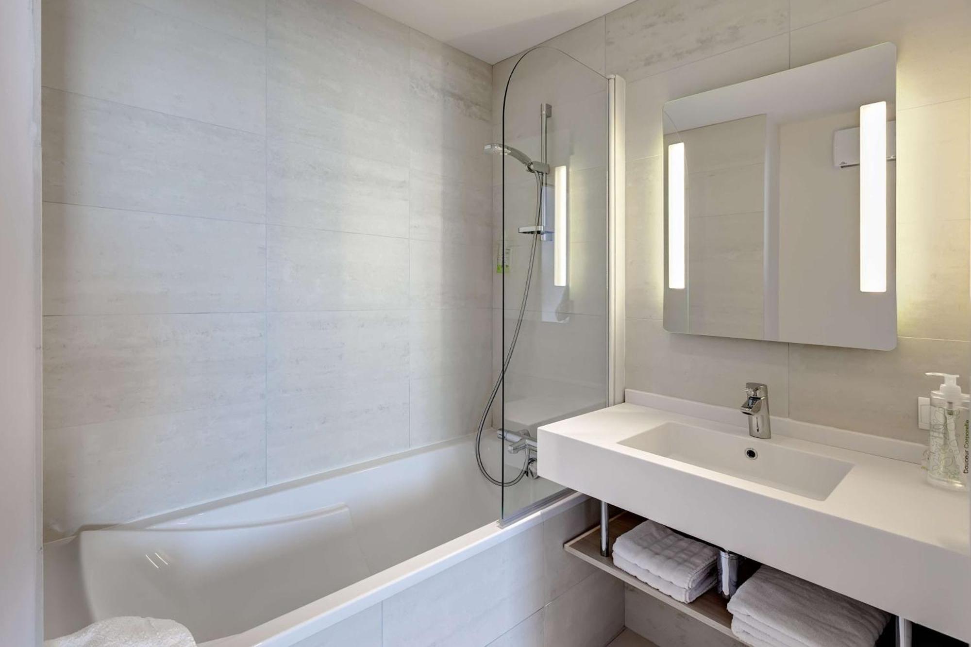 Brit Hotel Vendee Mer Les Achards  المظهر الخارجي الصورة