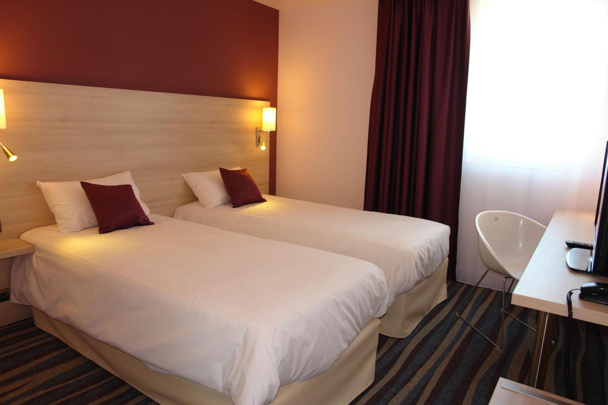 Brit Hotel Vendee Mer Les Achards  المظهر الخارجي الصورة