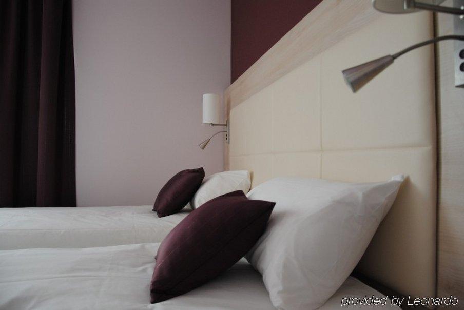 Brit Hotel Vendee Mer Les Achards  المظهر الخارجي الصورة